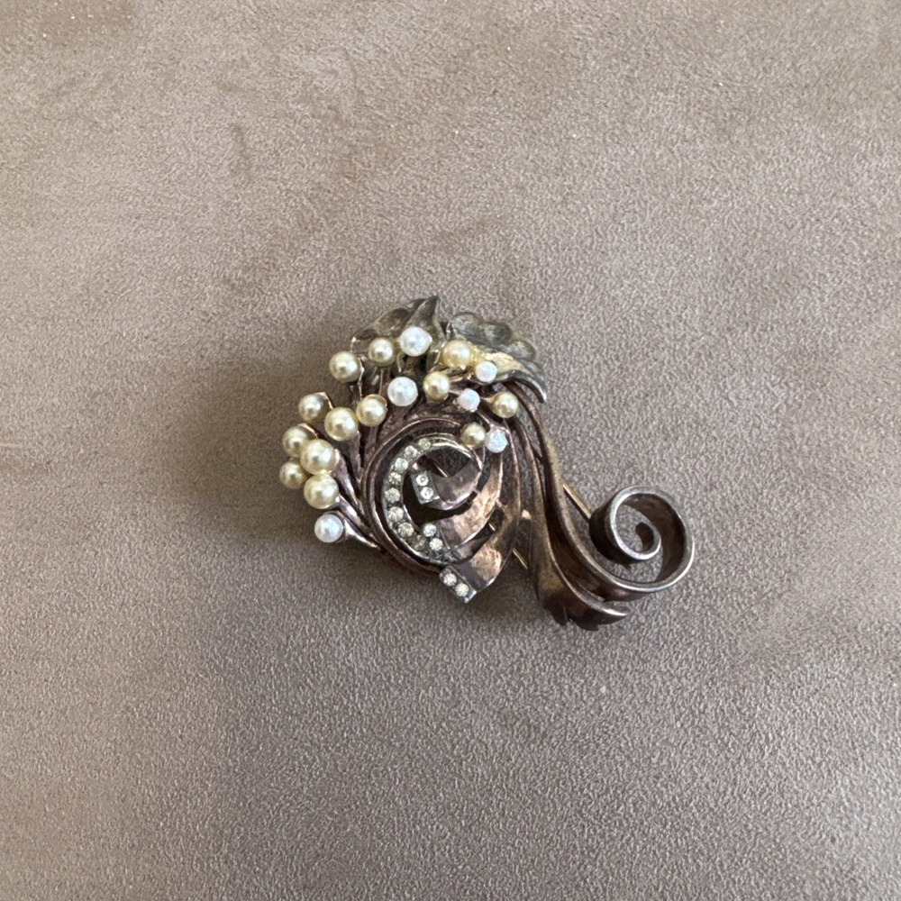 Ralph De Rosa Stunning Sterling Silver Vintage Fur Clip 1930's Faux Pearls Swirl